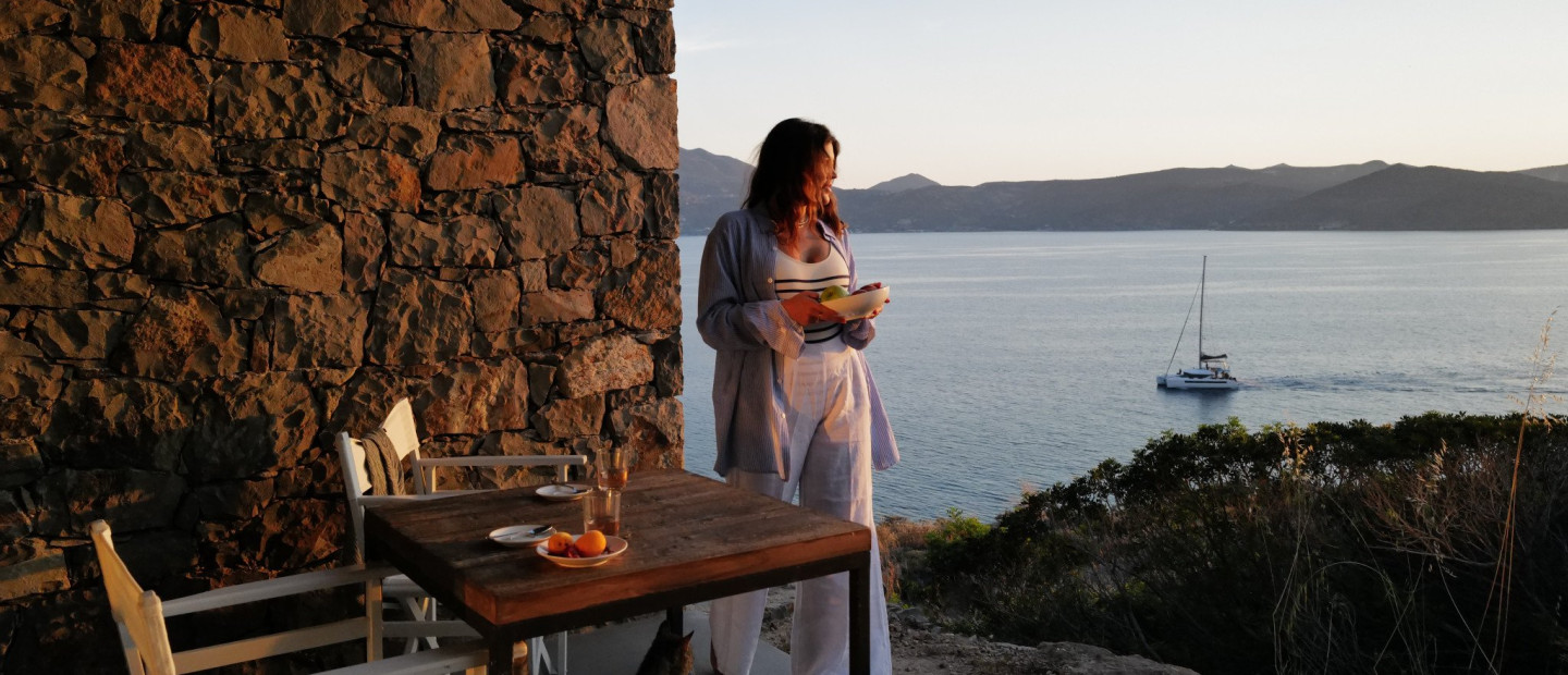 Η Μήλος μέσα από τον 10λογο της Alexandra Taylor