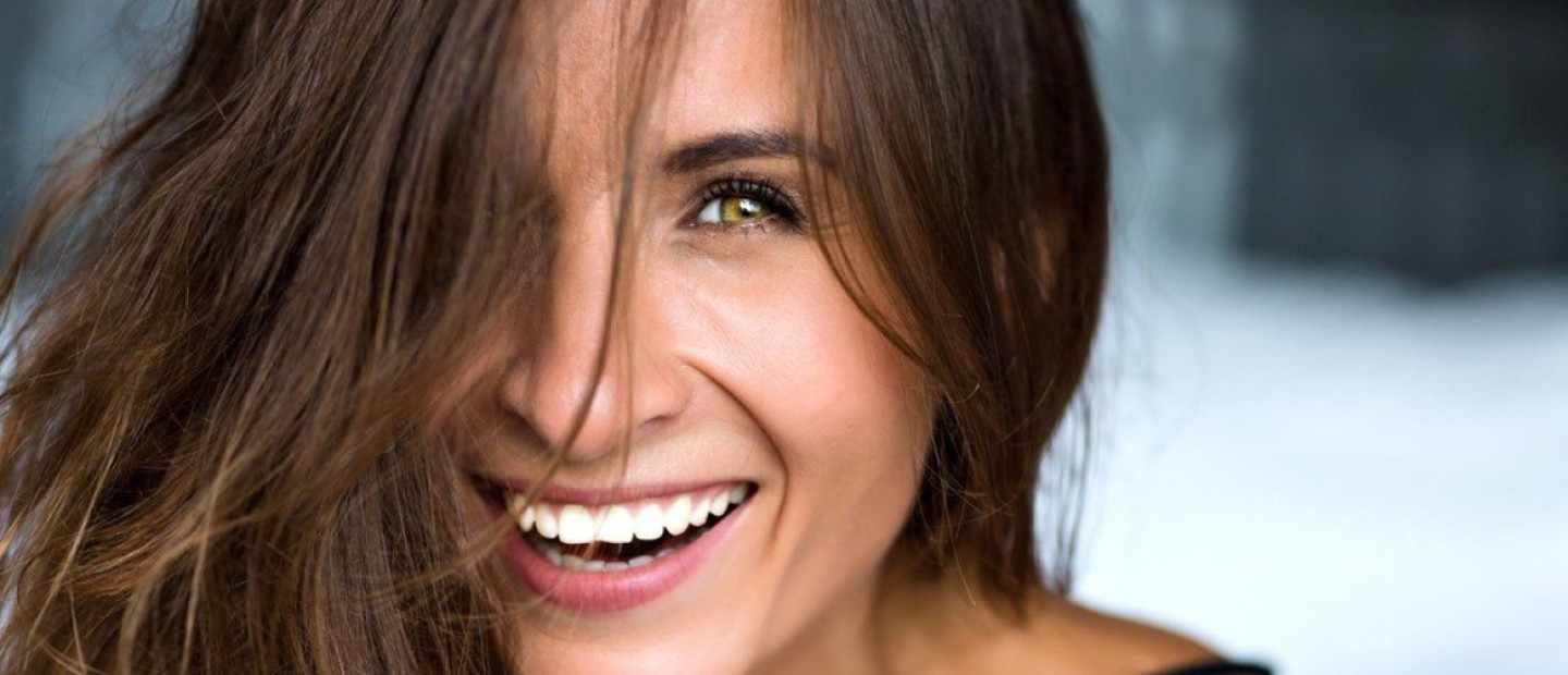 Ποιες από τις επιλογές που κάνουμε καθημερινά επηρεάζουν το χαμόγελο μας; 