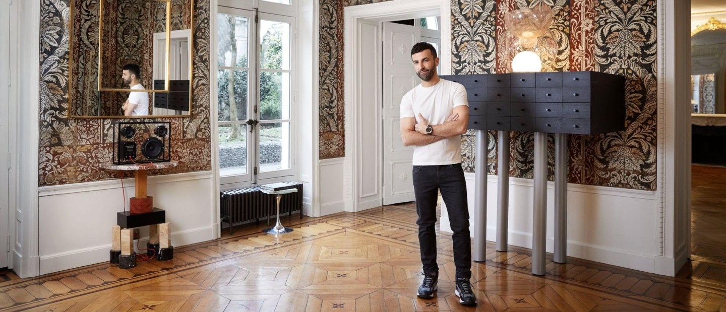 Οι υψηλής αισθητικής χώροι στο Παρίσι όπου ο Nicolas Ghesquière ζει και εργάζεται