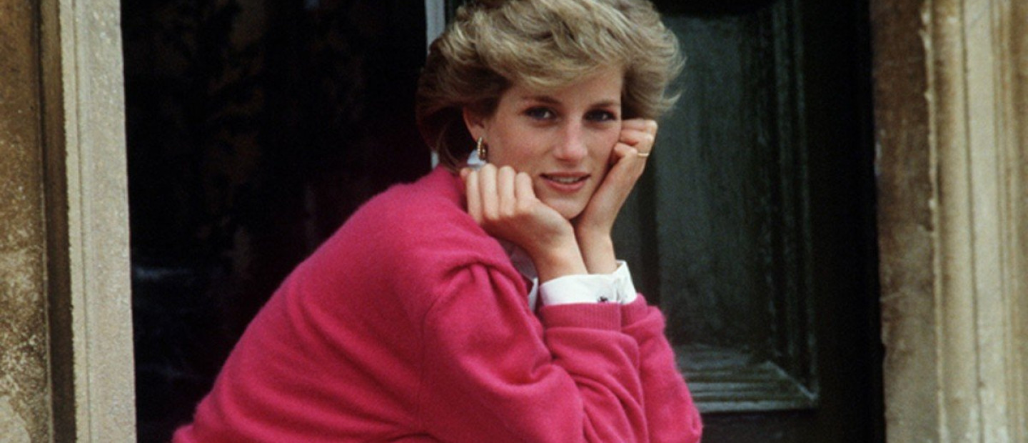 Princess Diana: Οι στιλιστικές επιλογές της που αποτελούν τις πιο σύγχρονες τάσεις του street style 