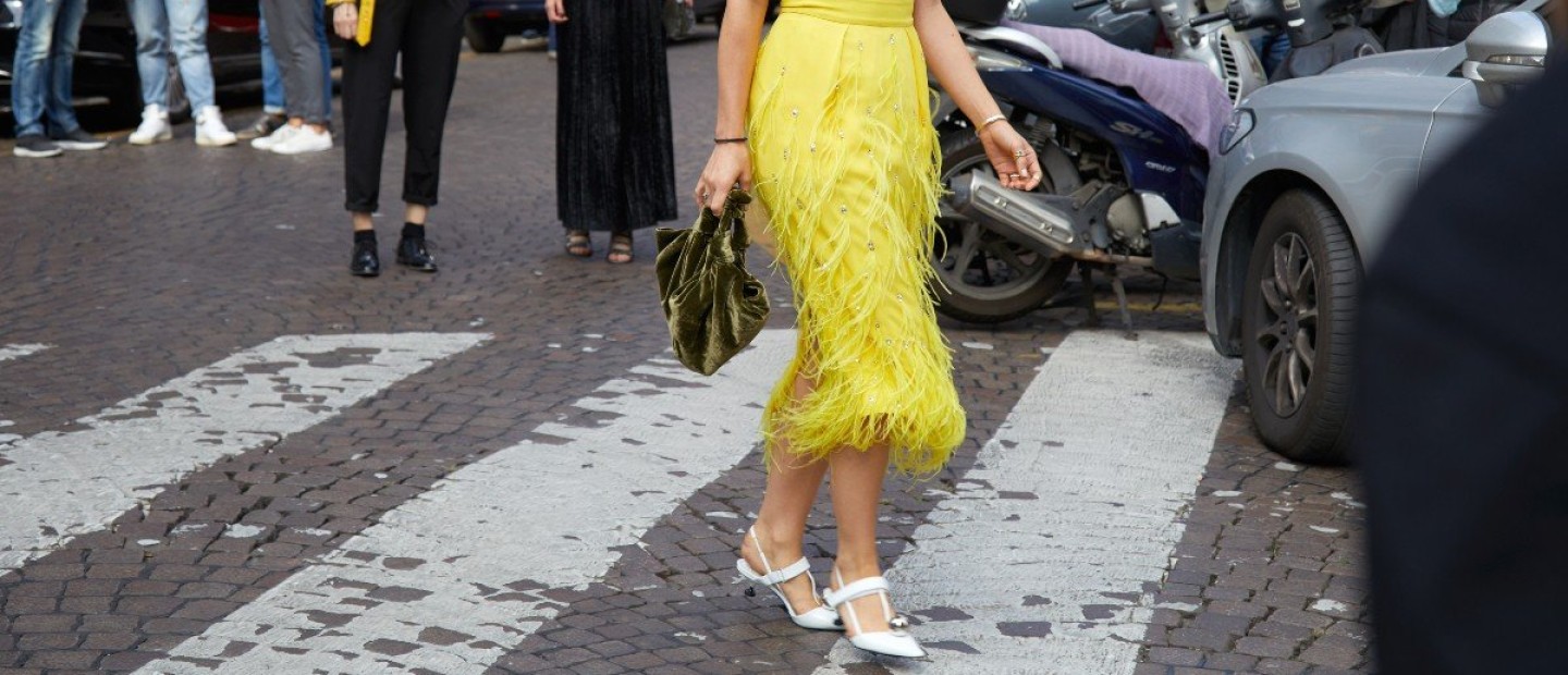 Skirt-shoes combos: Γνωρίστε τους συνδυασμούς που θα αναδείξουν τη σιλουέτα και το στιλ σας 