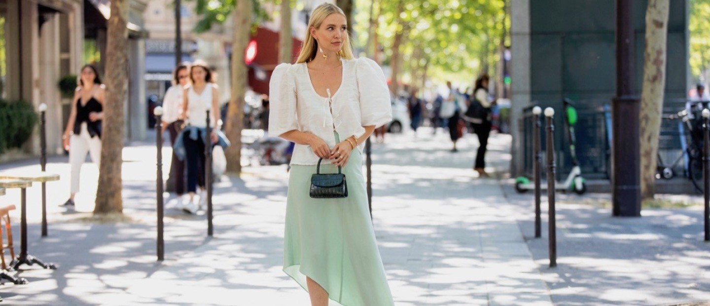 Slip skirt: Μ' αυτά τα μυστικά θα απογειώσετε το πιο must-have σχέδιο στις φούστες 