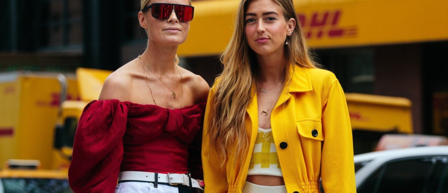 Γνωρίστε τα Instagram girls που θα «βάλουν» χρώμα στα σύνολα και στην καθημερινότητά σας 