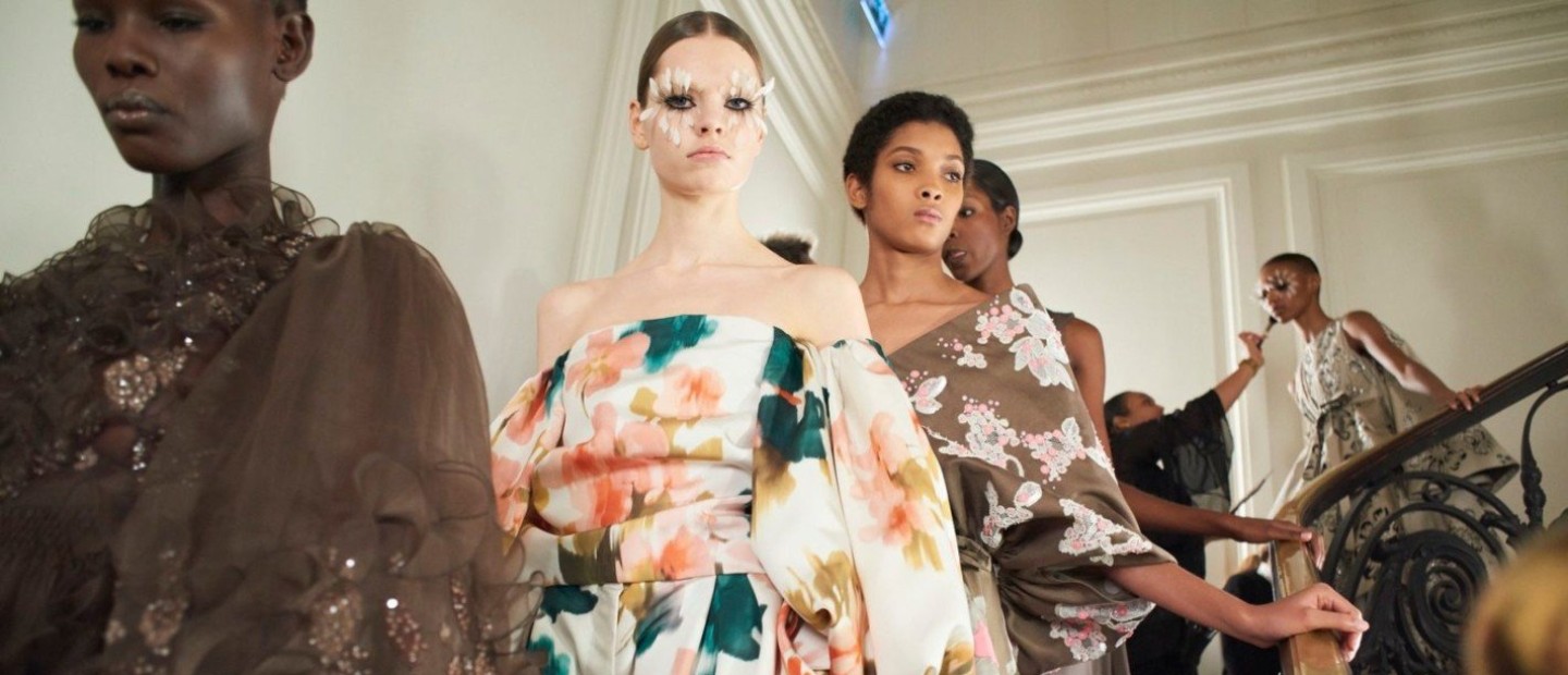 Digital Fashion Weeks: Ο οίκος Valentino θα παρουσιάσει το πρώτο του ψηφιακό show σε συνεργασία με τον φωτογράφο Nick Knight 