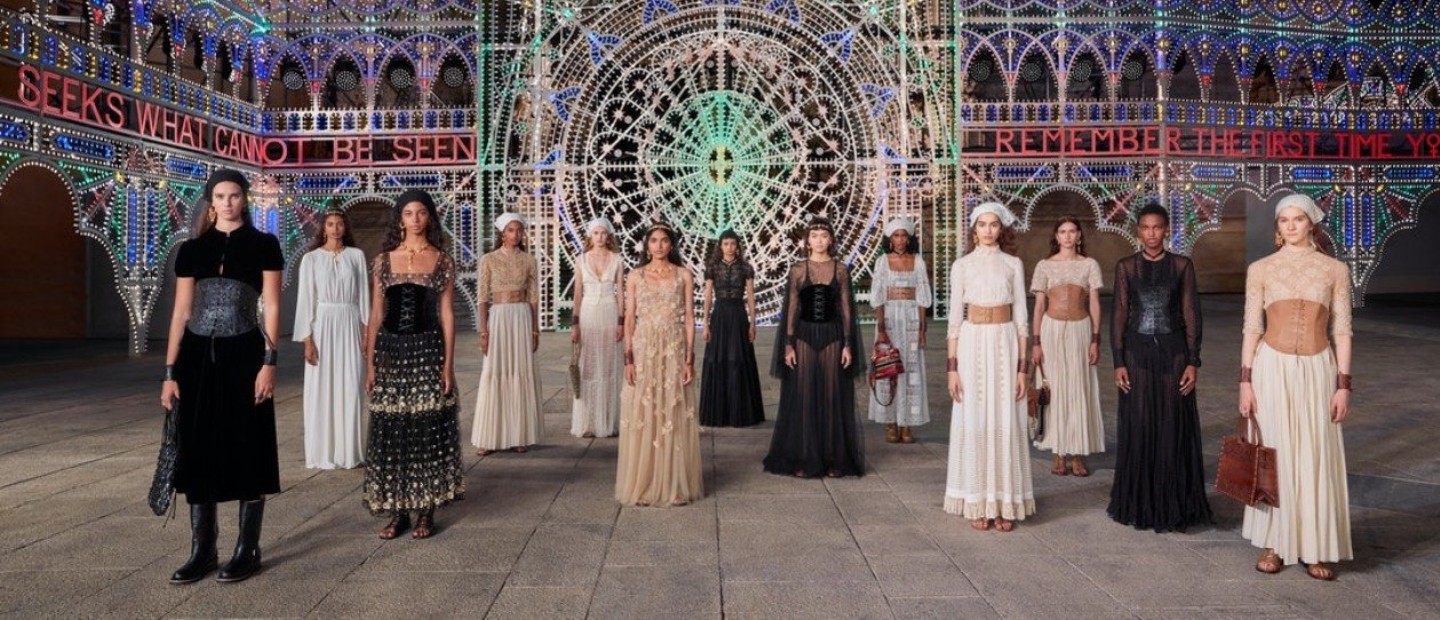 Η νέα πολυαναμενόμενη cruise 2021 συλλογή του Christian Dior αποτέλεσε ύμνο στην παράδοση του savoir faire στην Puglia της Νότιας Ιταλίας