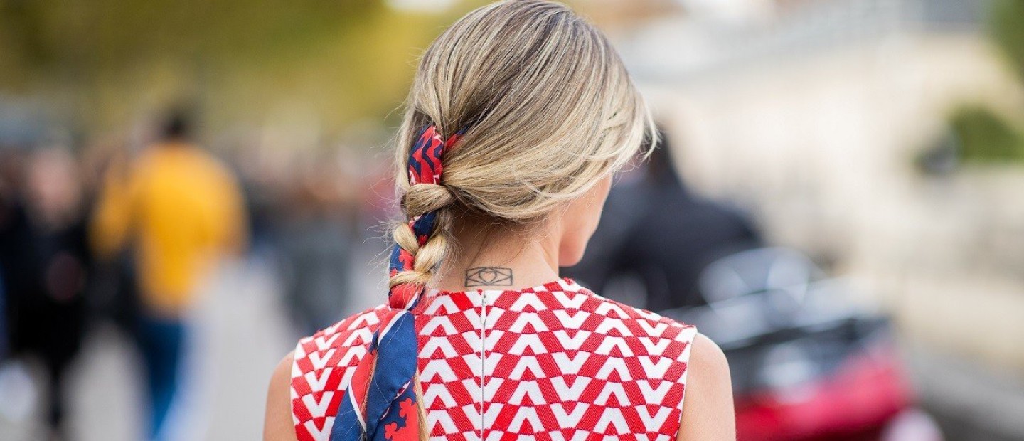 Tα hair accessories που θα κάνουν τις καθημερινές σας εμφανίσεις να δείχνουν διαφορετικές 