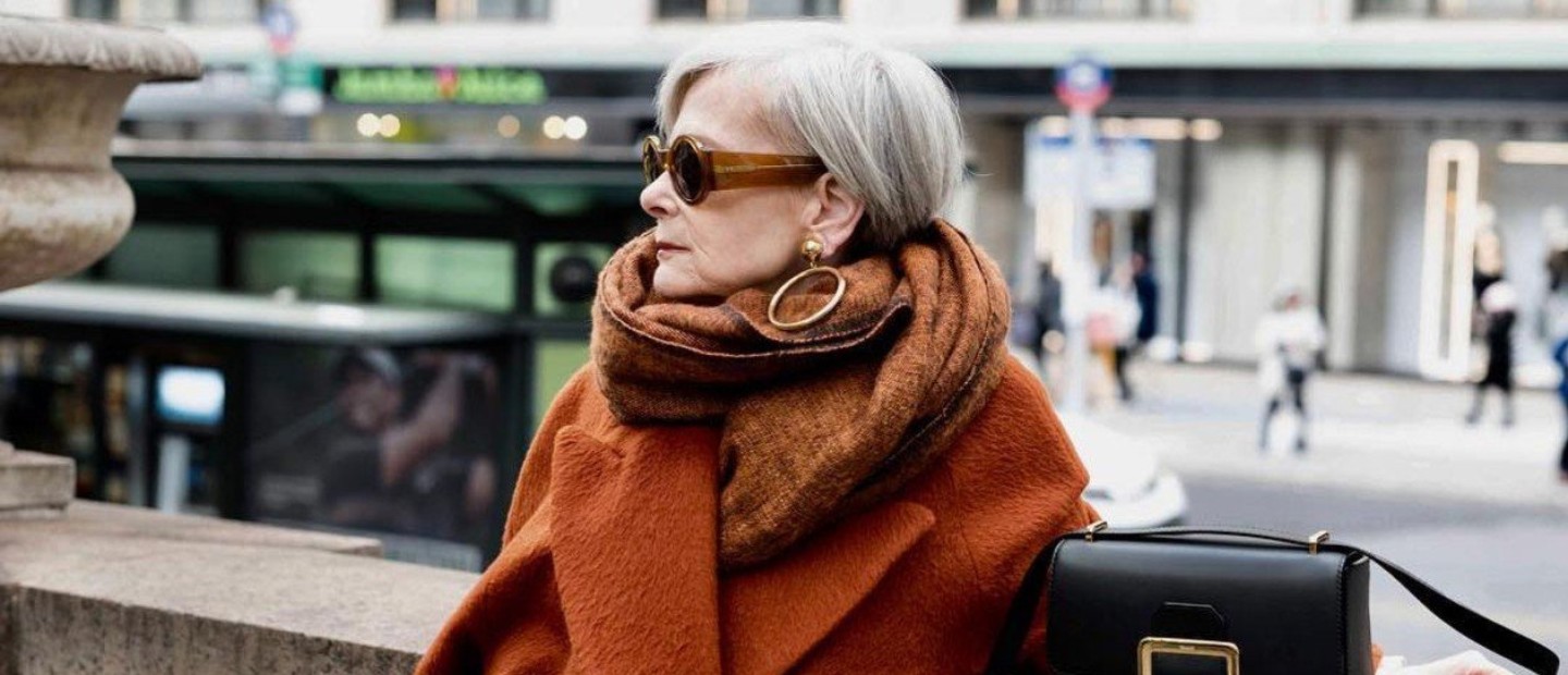 Οι over 50 fashionistas παρουσιάζουν stylish τρόπους για να φορέσετε το τζιν σας σε όλες τις ηλικίες 