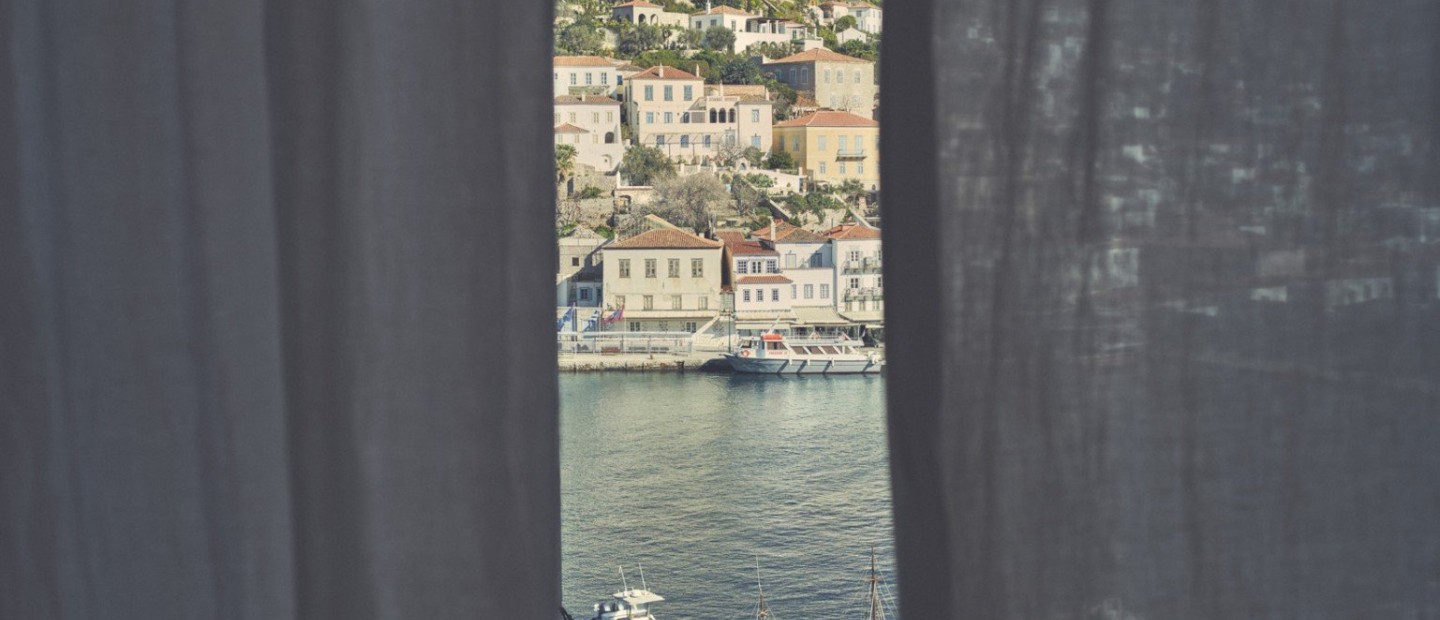  Writing from Hydra: Η νέα συλλογή για το σπίτι που θα το αναδείξει στον απόλυτο καλοκαιρινό προορισμό