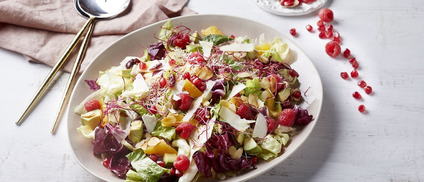 4 λαχταριστές σαλάτες που θα αναβαθμίσουν το εορταστικό σας τραπέζι 