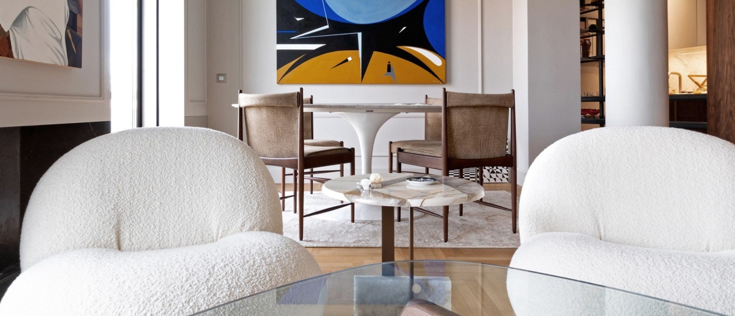 Η Art Deco αισθητική κυριαρχεί σε ένα ανακαινισμένο διαμέρισμα στο Μετς της Αθήνας