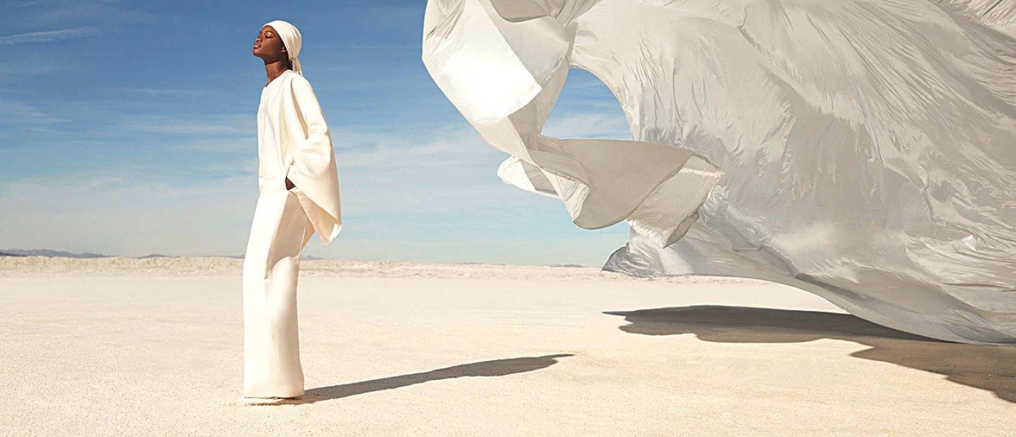 White is Back: Το απόλυτο χρώμα του καλοκαιριού επέστρεψε πιο ανανεωμένο από ποτέ