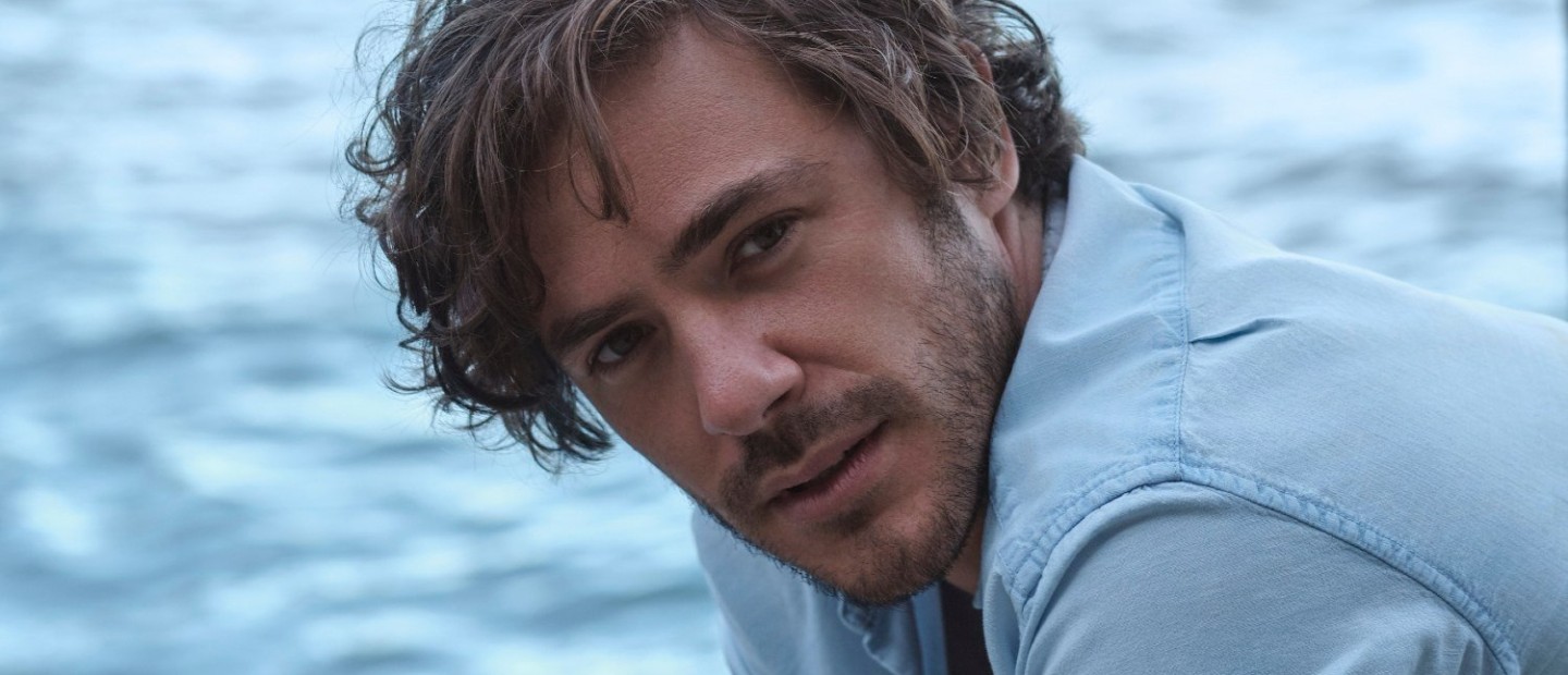 Ο Jack Savoretti σε μία σπάνια συνέντευξη λίγο πριν την εμφάνισή του στο Sani Festival