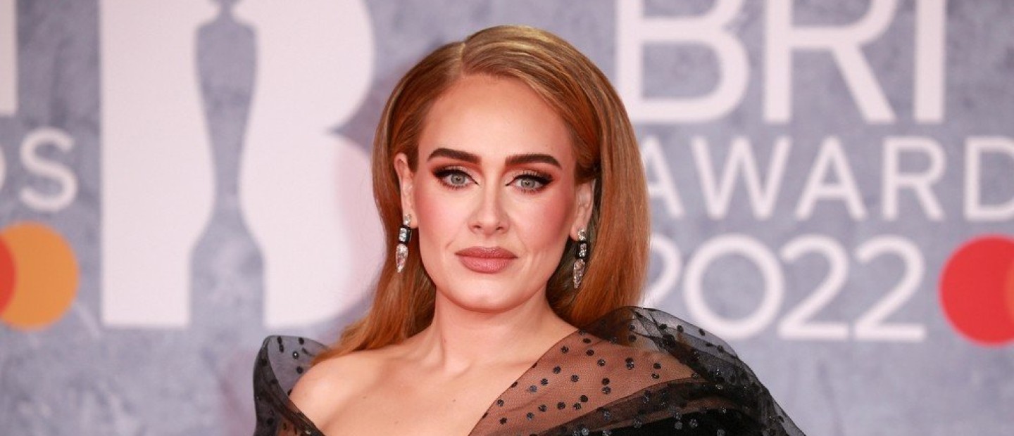 Η Adele αποκαλύπτει τις ιστορίες πίσω από τους στίχους των επιτυχιών της