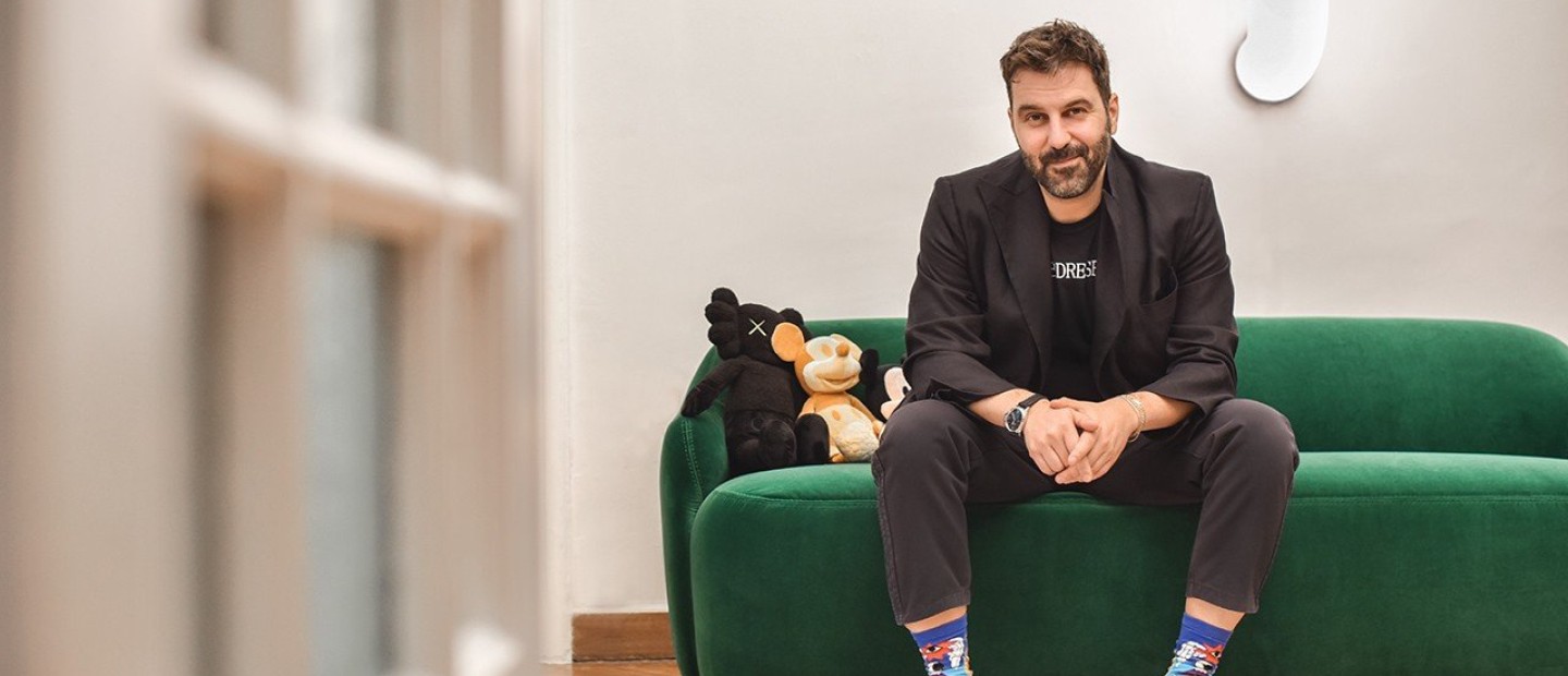 O άνθρωπος πίσω από το Yatzer, ένα από τα πιο επιδραστικά sites, μάς υποδέχεται στο νέο δημιουργικό του απόκτημα