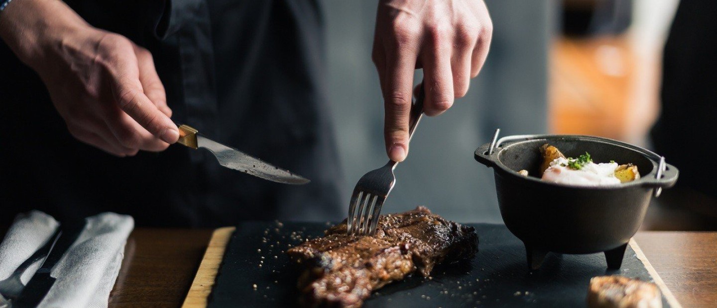 Τρώγοντας κρέας φτιαγμένο από… αέρα. Θα το τολμούσατε; 