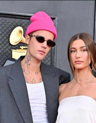 The Biebers: Τι κρύβεται πραγματικά πίσω από τη νέα solo εμφάνιση της Hailey;
