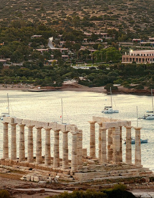 Η Αθηναϊκή Ριβιέρα είναι ένας από τους πιο ελκυστικούς προορισμούς για τους λάτρεις της πολυτέλειας παγκοσμίως