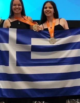 Δύο Ελληνίδες στην κορυφή του κόσμου: Παγκόσμιες Πρωταθλήτριες Microsoft Office Specialist οι 17χρονες Ελένη Καρακασίδου και Κυριακή Πέτσα