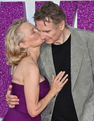 Pamela Anderson και Liam Neeson συζητούν για το πως δημιουργήθηκε η χημεία μεταξύ τους 