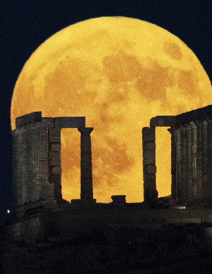Αυγουστιάτικη Πανσέληνος: Σε ποια μουσεία και αρχαιολογικούς χώρους μπορούμε να απολαύσουμε το μαγευτικό θέαμα;
