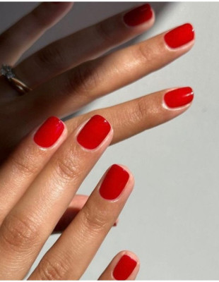 Το 'Red Nail Theory' είναι η απόδειξη ότι το κόκκινο μανικιούρ ενισχύει την αυτοπεποίθησή μας 