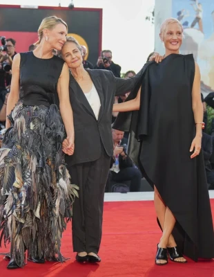 Fashion Report: Οι πιο εντυπωσιακές red carpet εμφανίσεις στο 82ο Φεστιβάλ Βενετίας 