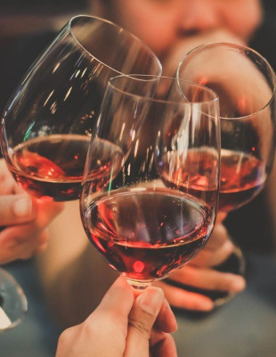 Τα κρασιά που θα απολαύσουμε στα τραπέζια της εορταστικής περιόδου