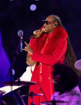 Ο Snoop Dogg στο Half-Time του NFL Christmas Day Game