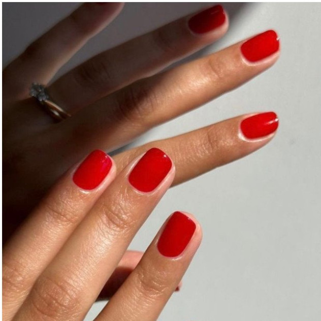 Το 'Red Nail Theory' είναι η απόδειξη ότι το κόκκινο μανικιούρ ενισχύει την αυτοπεποίθησή μας 
