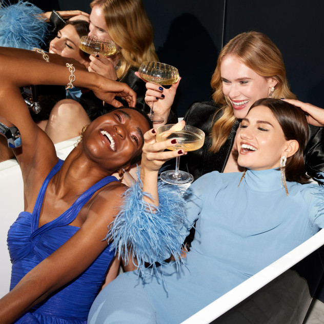 Δημιουργήστε τα πιο fashionable γιορτινά σύνολα με τις hot τάσεις της σεζόν 