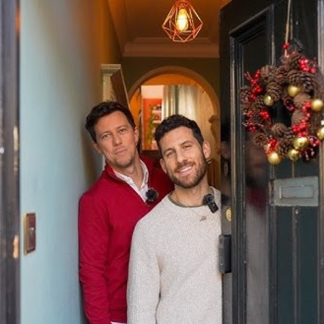 Μια οπτική ξενάγηση στο χριστουγεννιάτικο βικτοριανό σπίτι του Matt και του Jonathan