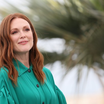Julianne Moore: Aυτή είναι η skincare ρουτίνα της για απόλυτα glowing επιδερμίδα