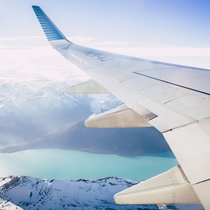 Ταξίδι με αεροπλάνο: Οι παρενέργειες στο σώμα και πώς να τις αντιμετωπίσετε 