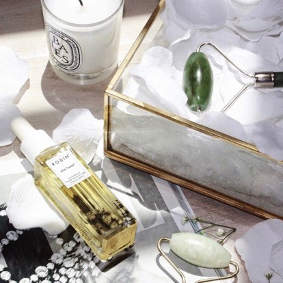 Beauty rituals: Γνωρίζετε τα πραγματικά benefits του face rolling;