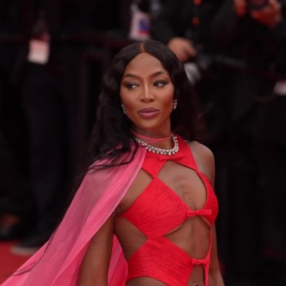 Τα καλύτερα naked dresses όλων των εποχών όπως τα φόρεσαν οι μεγαλύτερες celebrities 