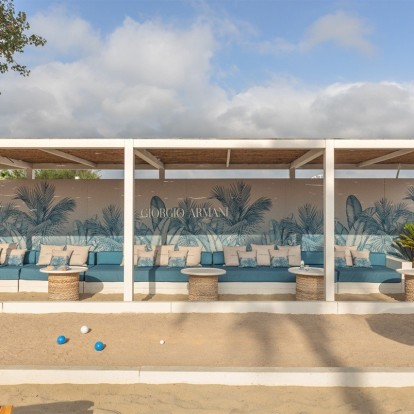 Bagatelle St Tropez: Ντύθηκε στις exclusive αποχρώσεις του Giorgio Armani Mare