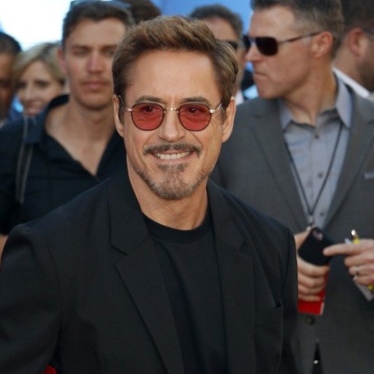 Robert Downey: Μας παίρνει μαζί του σε ένα ενδιαφέρον flashback στη θρυλική του καριέρα