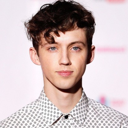 Ο Troye Sivan σε ένα ενδιαφέρον παιχνίδι ανίχνευσης ψεύδους 