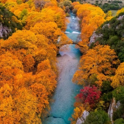 Οι ιδανικοί προορισμοί για σύντομες αποδράσεις στην Ελλάδα αυτήν την εποχή