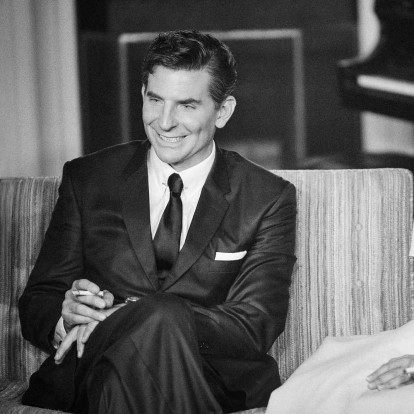 Maestro: Ο Bradley Cooper αποτυπώνει μοναδικά την ιδιαίτερη ζωή του μαέστρου-συνθέτη Leonard Bernstein