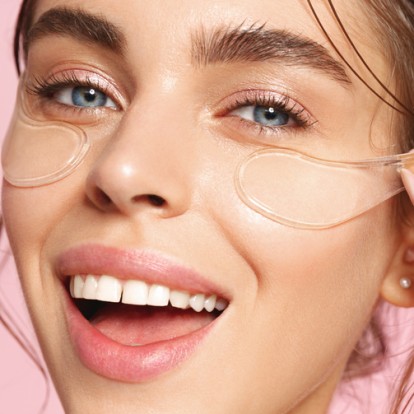 Puffy eyes: Πώς να ξεφορτωθείτε το πρήξιμο κάτω από τα μάτια 