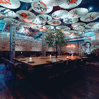 Η νέα γαστρονομική άφιξη στην πόλη που τιμά τη fusion κουζίνα και προσφέρει υπέροχες γιορτινές συναντήσεις