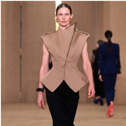 Paris Fashion Week: Το παριζιάνικο sexual chic επαναπροσδιορίστηκε 