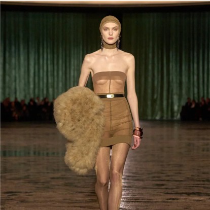 Εβδομάδα Μόδας Παρισιού: O Saint Laurent παρουσίασε μια συλλογή "sheer" τελειότητας