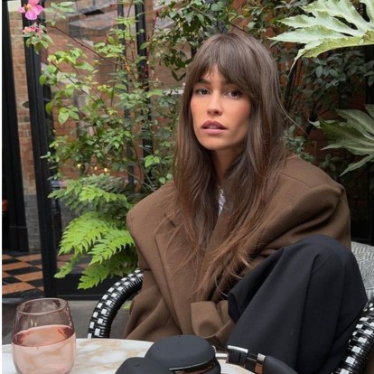 Έτσι θα καμουφλάρετε τη φράντζα σας όσο τη μακραίνετε