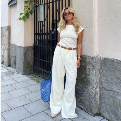 Cream trousers: Το all-around παντελόνι που μπορεί να σας συνοδέψει παντού