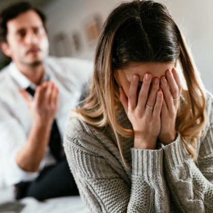 Gaslighting: Τα σημάδια που δείχνουν πως είστε θύμα του 