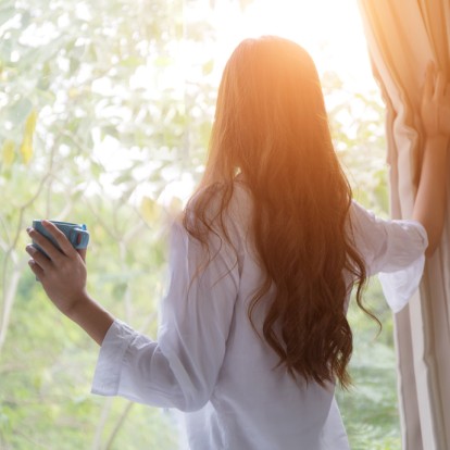 Πώς να αποκτήσετε τις τέλειες μπούκλες overnight - και χωρίς θερμότητα