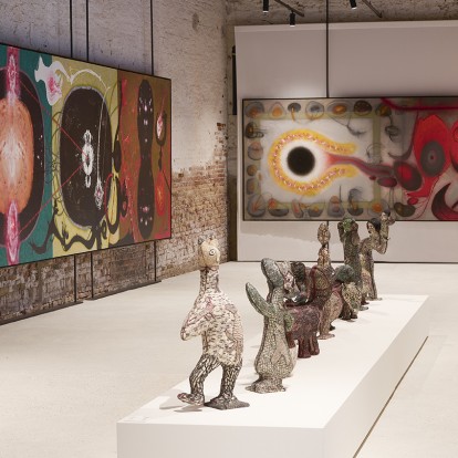 Η έκθεση "Cosmic Garden" που παρουσιάζεται στην Art Biennale της Βενετίας έχει την υποστήριξη του οίκου Dior