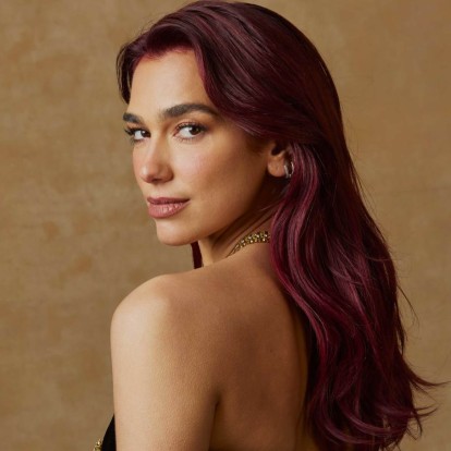 Η Dua Lipa ανακαλύπτει νέα χαρακτηριστικά για το ζώδιό της